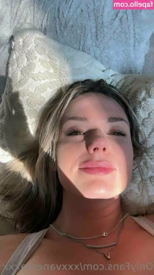 Xxxvanessaxxx - cum home to me waiting for you like this 🙈🙊🙉 comment what we