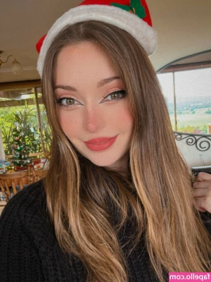 Alli Flanagan [ alli-flanagan ] - What do y’all think I should cosplay next?