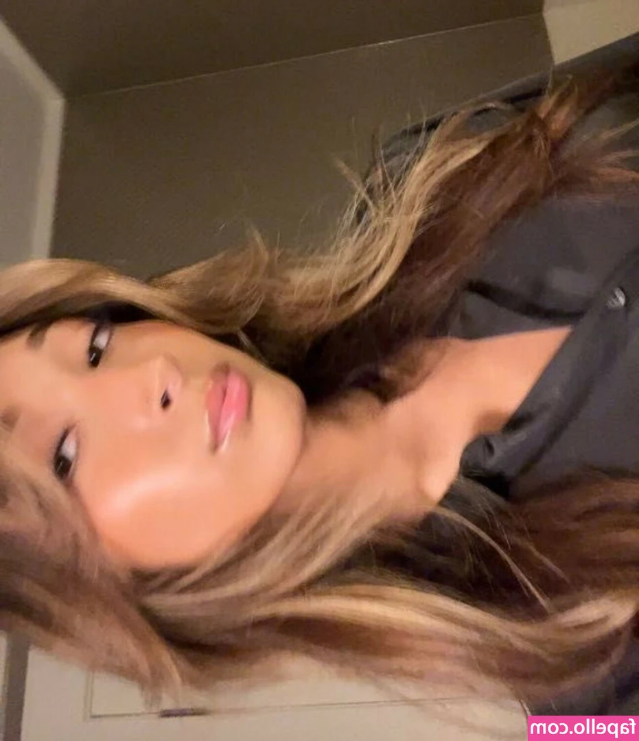 jenna_labrador18 [ jenna-labrador18 ] - Pull my pantie to the side and suck my hard girl dick. 🍆 clip
