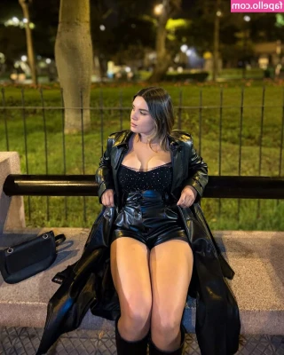 Fiorella Retiz [ fiorella-retiz ] - Wishing it was you behind me. 🙈🥵