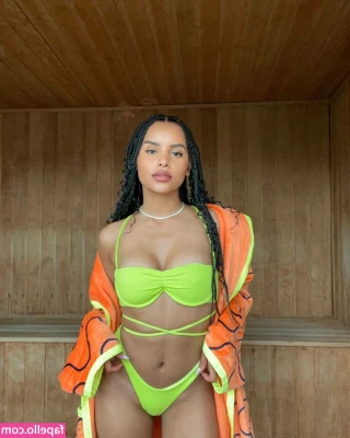 Gleici Damasceno [ gleici-damasceno ] - Pretty face with pretty soles 🥰🥰