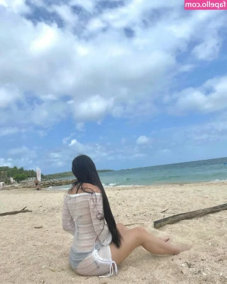 Skinny_violetta [ skinny-violetta ] - Shaking my sexy ass for you 😜💋 Happy Friday!
