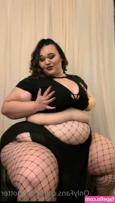 makanamoon - on my period so look at my boobs 🤗