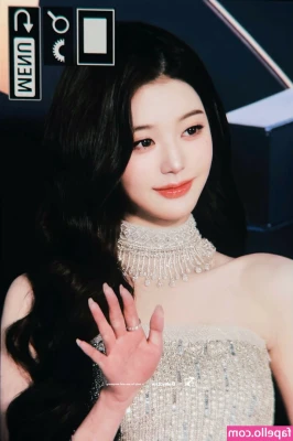 Jang Won-young [ jang-won-young ] - 😋🤗...I'm waiting for you to come and make me happy...