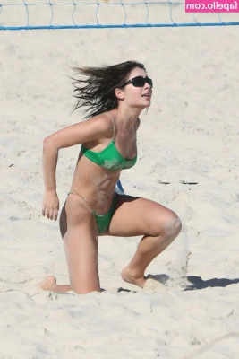 Jade Picon [ jade-picon ] - Sporty mood💪🏻 Who wants to join my Saturday routine and sweat a