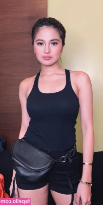Julie Anne [ julie-anne ] - Put your face between my big tits