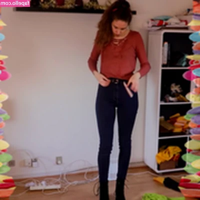 Rapunzel ASMR [ rapunzel-asmr-3 ] - Il video è in due pezzi perché la memoria del cell è una cacca e
