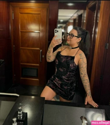 _lettpereira [ lettpereira ] - Pole dancing in PJ bottoms can always look sexy when you have the