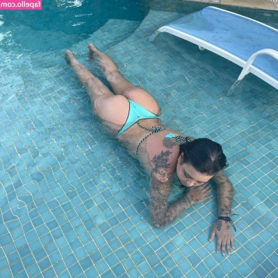 _lettpereira [ lettpereira ] - I’m so horny right now  (Swipe to see my pussy spread) ;)