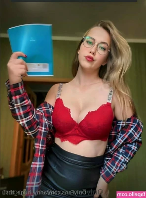 anny_huge_tits1 [ anny-huge-tits1 ] - ur at work and i send this to ur phone what are u doing part 1