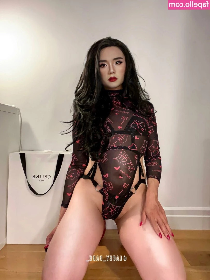 lacey_babe_ [ lacey-babe ] - What is everyone doing with the day off tomorrow?