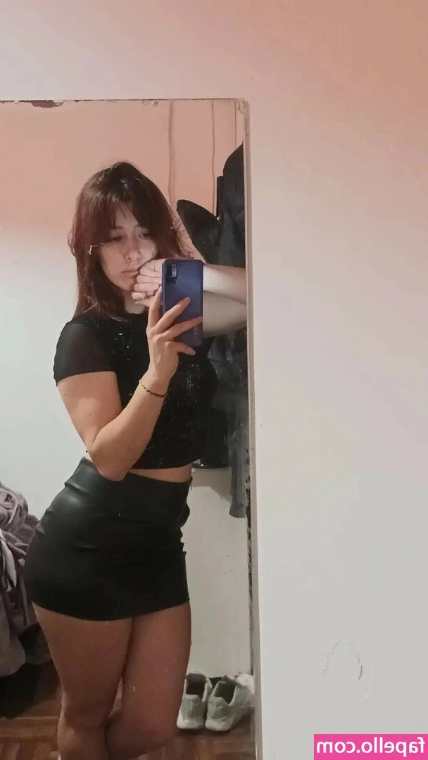 meirellescamii - few pics of yesterdays outfit and Snapchat post!
