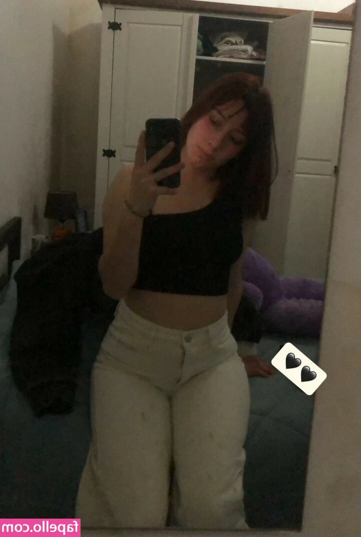 meirellescamii - Wanna see what’s under ? ☺️