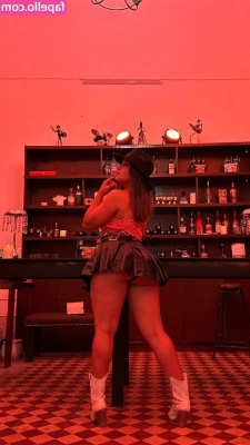 glori_rdz [ glori-rdz ] - @sexythangyang was such a good little play thing for @aliceoncam