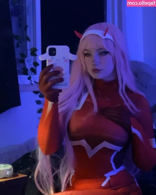 sylvieexo - Sometimes mommy needs you to act like furniture. Hold my dildo on