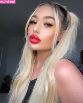 Sophie Bailey [ sophie-bailey ] - What do you want to do with me right now? Tell me in my DM's.