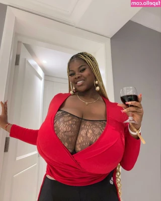 Chioma Lov [ chioma-lov ] - cherry bomb 🍒 DM me for some spicy content 😈