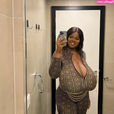 Chioma Lov [ chioma-lov ] - PWO quickie in the car? 🤫😏  Happy Titty Tuesday 😋