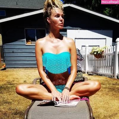 Shayna Wayne [ shayna-wayne ] - You should be stretching my cheeks out instead