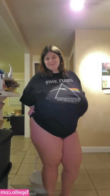 sarahrae - honey do you like this photo  I took more but without clothes do you