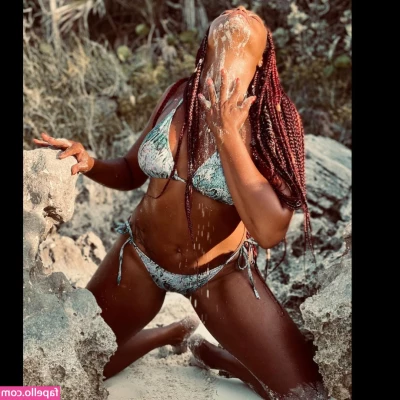 Taraji P. Henson [ taraji-p-henson ] - Wake up with Lindsay Kay Hayward  amp  her giant self