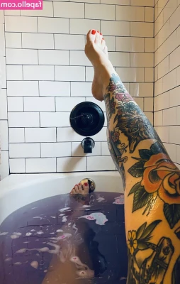 TatsAndToess - Bon lundi Sexy