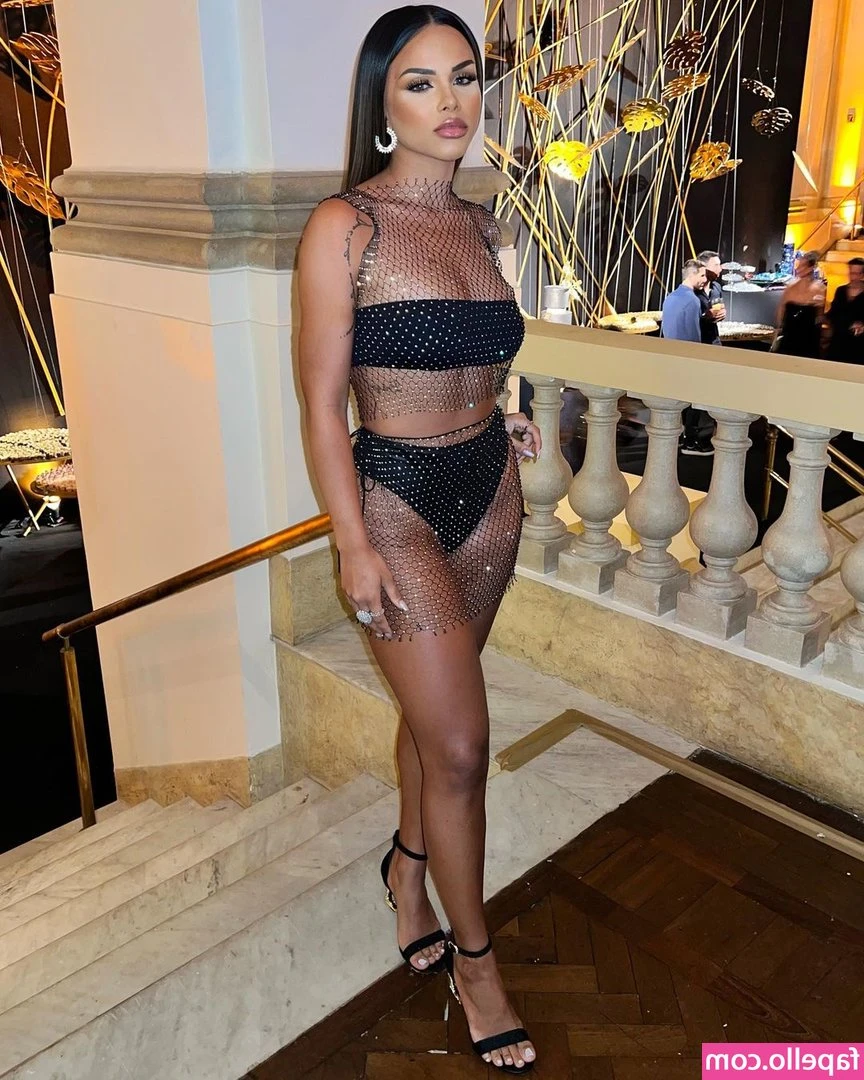 Gabily - Mmmm I'd give you a smokey blow job in this