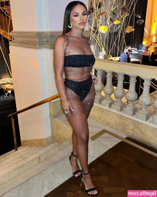 Gabily - Mmmm I'd give you a smokey blow job in this