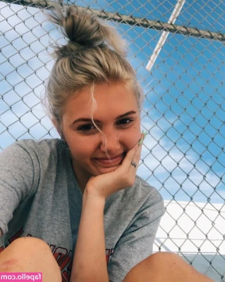 Gianna Marie [ gianna-marie ] - My horny ass > Sports 🏈. Come play with me😈
