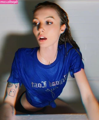 Gianna Marie [ gianna-marie ] - Who’s going to oil me up? 👀