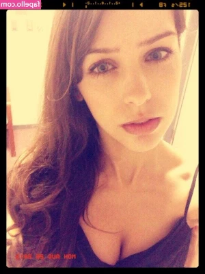 Stefanie Joosten [ stefanie-joosten ] - 😘😘😘 taking off the pink lingerie