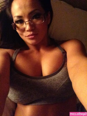 Lash Thao [ lash-thao ] - Siempre un problema subirse los pantalones 😅
