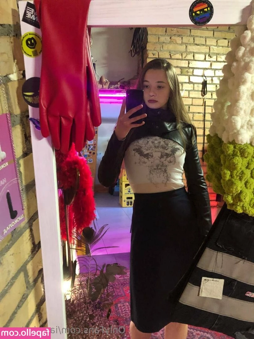 iam_britney [ iam-britney ] - Whoops! My skirt is riding up, hope no one sneaks a peek 👀👀👀