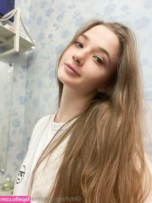 iam_britney [ iam-britney ] - dont hide your boner  show me in my dms