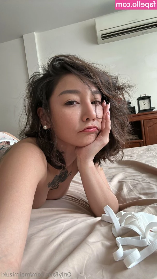 maimizuki - My ass is so huge  especially in this light