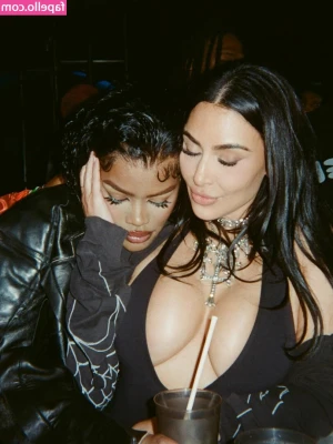 Kim Kardashian [ kim-kardashian-1 ] - Canottiera per la notte😏