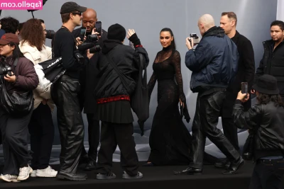 Kim Kardashian [ kim-kardashian-1 ] - do you like my ass? do you want to see it ?