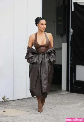 Kim Kardashian [ kim-kardashian-1 ] - Going live around 8/9pm EST ❤️‍🔥