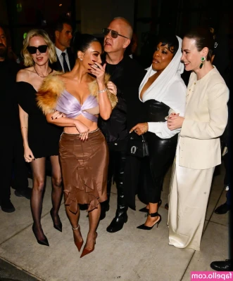 Kim Kardashian [ kim-kardashian-1 ] - I want you to cover them 🥺 🥰   ~~~!   Wanna see pics like this
