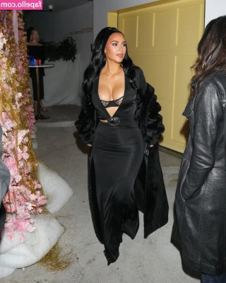 Kim Kardashian [ kim-kardashian-1 ] - Be kind to me... Maybe even generous