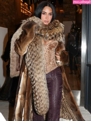 Kim Kardashian [ kim-kardashian-1 ] - Pics I’m gonna post to twitter censored in a bit (you see them