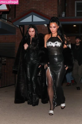 Kim Kardashian [ kim-kardashian-1 ] - I see you 👀😏