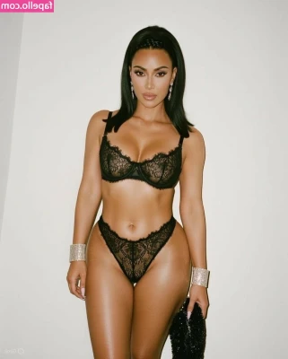 Kim Kardashian [ kim-kardashian-1 ] - Good morning sexy people 😏
