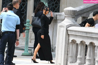 Kim Kardashian [ kim-kardashian-1 ] - Oh, and I'm keeping track of my top 1% and y'all getting some goodies