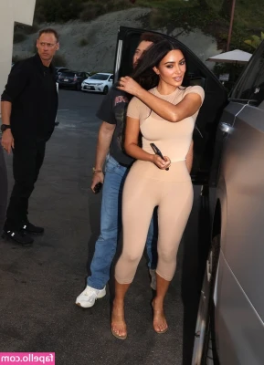 Kim Kardashian [ kim-kardashian-1 ] - Tucsons cutest stripper 💕