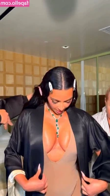 Kim Kardashian [ kim-kardashian-1 ] - 💋 Happy Monday my Luvs….💋  🌞 Summer is almost over….🌞