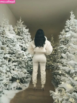 Kim Kardashian [ kim-kardashian-1 ] - Im aways teasing him :3 Watch me dancing brazilian funk in his lap ;)