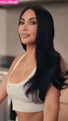 Kim Kardashian [ kim-kardashian-1 ] - Teasing you with a big booty & generous curves this Sunday Funday