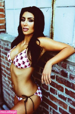 Kim Kardashian [ kim-kardashian-1 ] - I'm all wet for you 🤩💦
