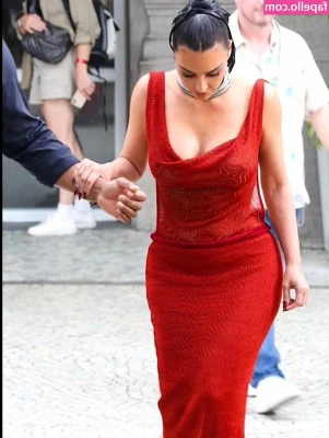 Kim Kardashian [ kim-kardashian-1 ] - Boss Called Up 📞 Gotta be there in 10 minutes 🕒 But All I have